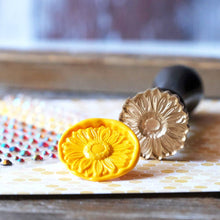 Load image into Gallery viewer, 3D Sunflower - Wax Seal Stamper
